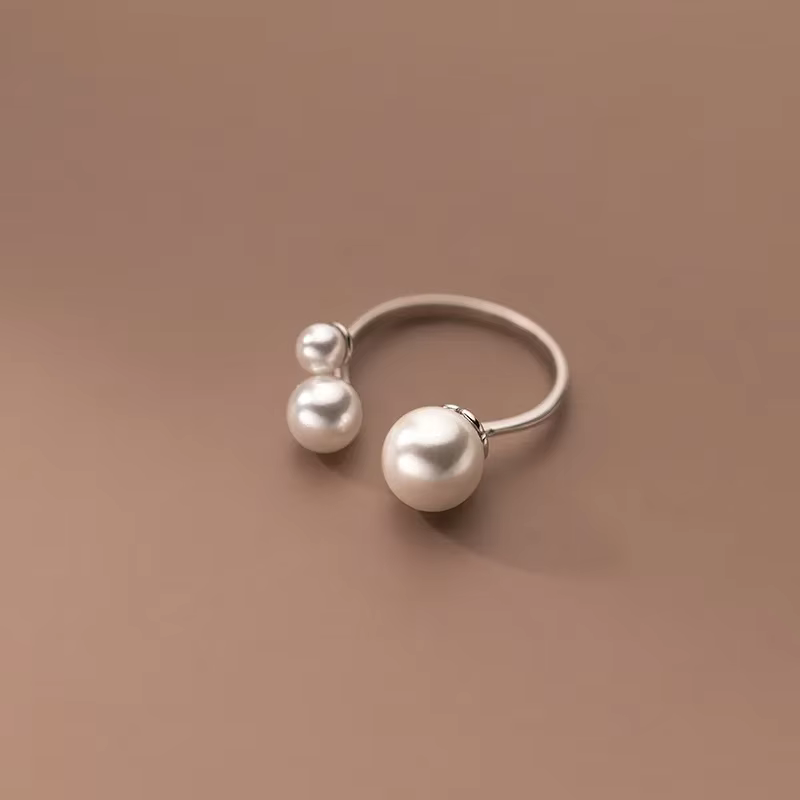Bague en perles d'eau douce ajustable à triple niveau