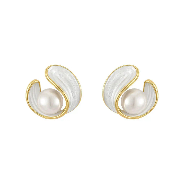Boucles d'oreilles en émail blanc et perles dorées