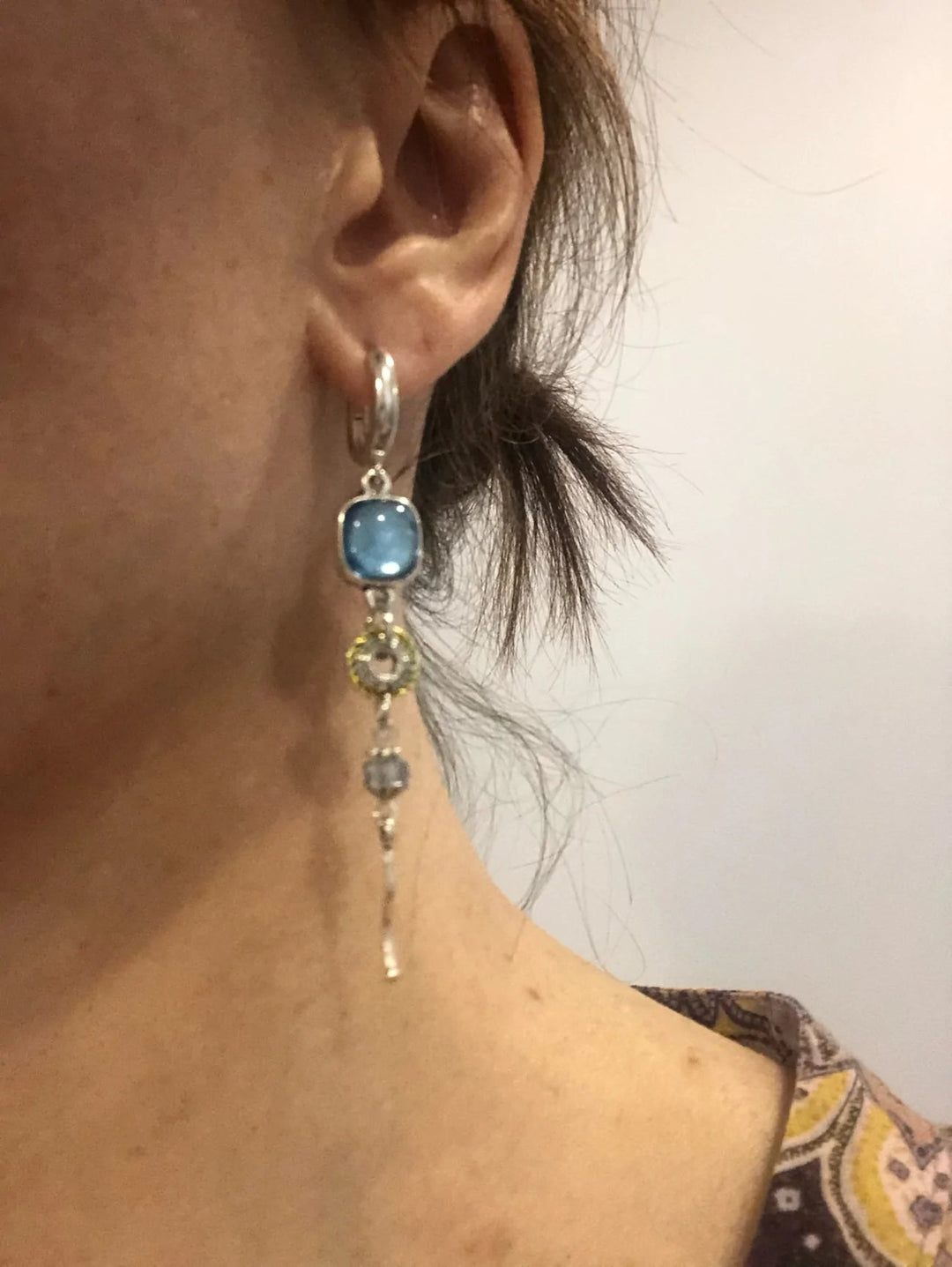 Boucles d'oreilles en pierre bleue en forme de croix