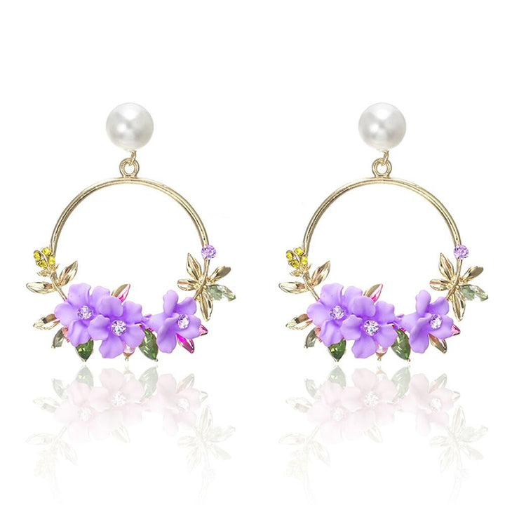 Boucles d'oreilles en or élégantes ornées de fleurs et de perles