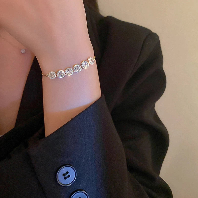 Bracelet ajustable en or avec zirconia de luxe