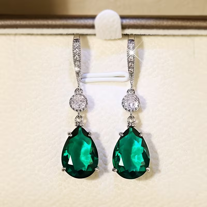 Boucles d'oreilles en forme de goutte d'émeraude