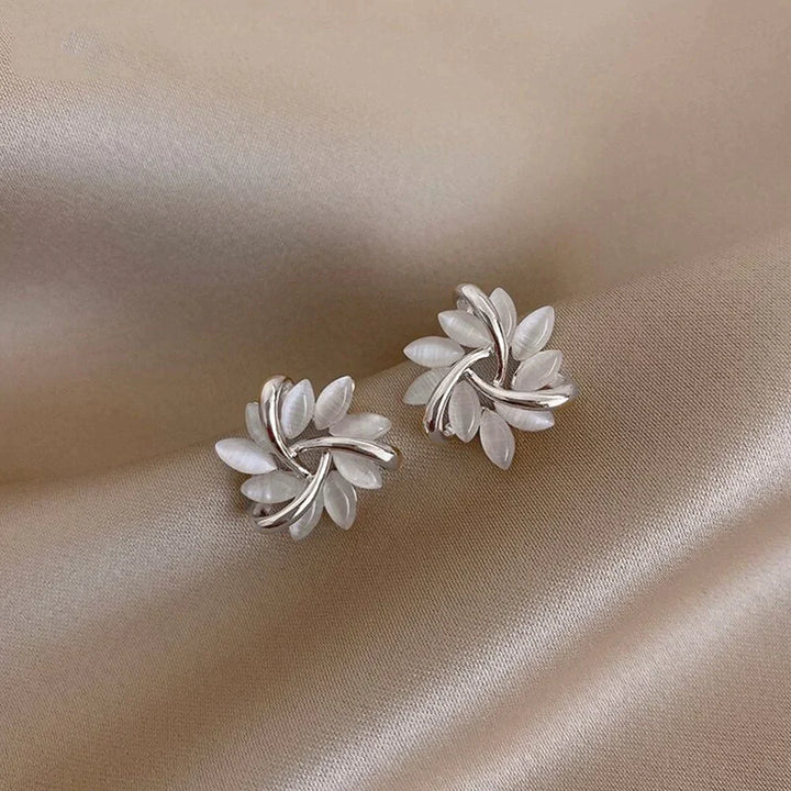 Boucles d'oreilles en or ornées de fleurs d'opale créoles